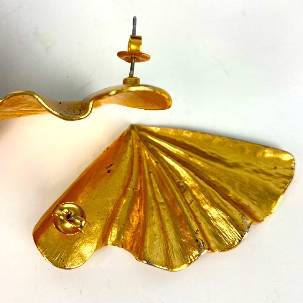Gold Shell Earrings - Picture 6 of 9